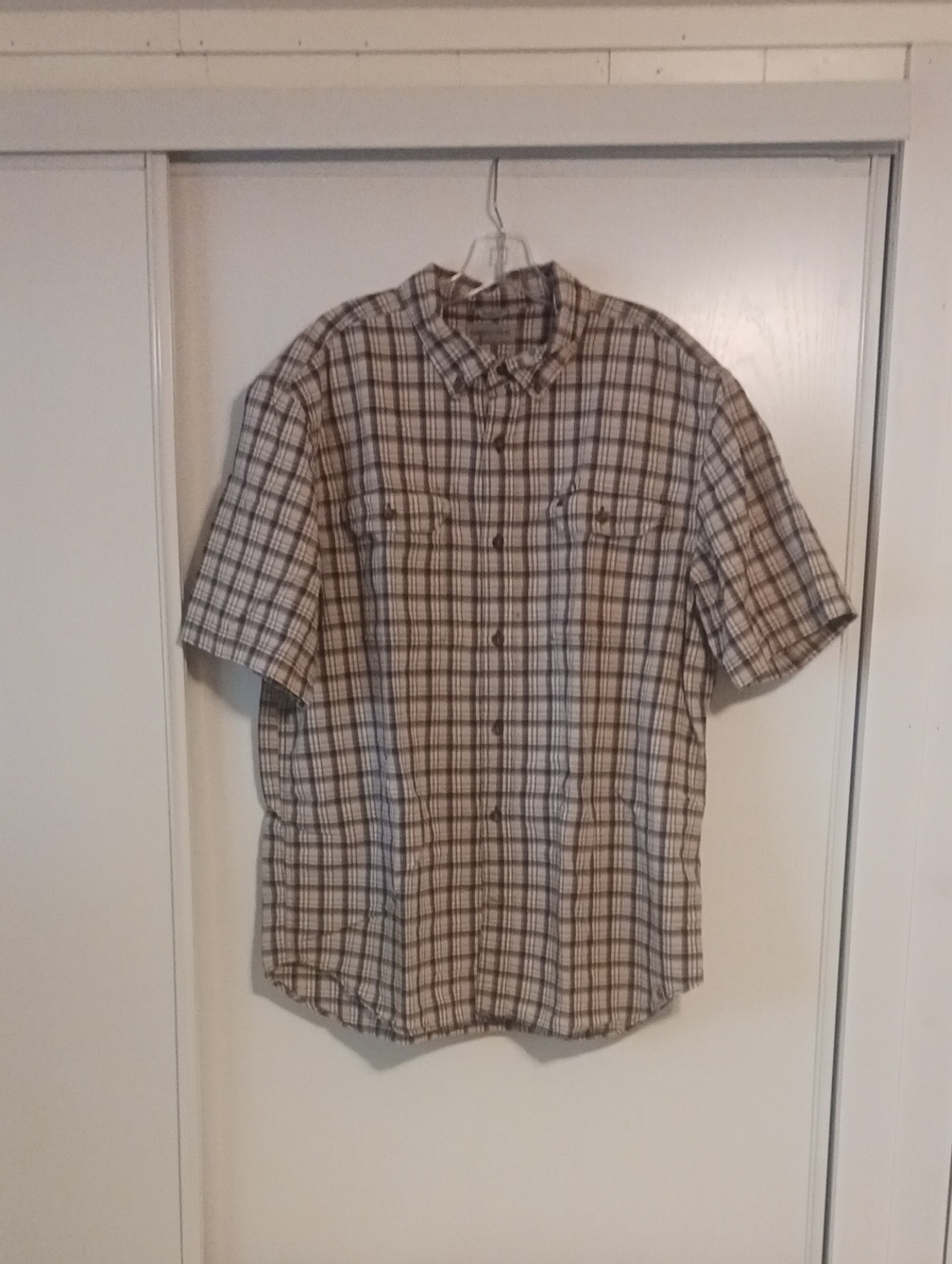 Carhartt Short-Sleeve Plaid Button-Down Shirt in Beige and Navy